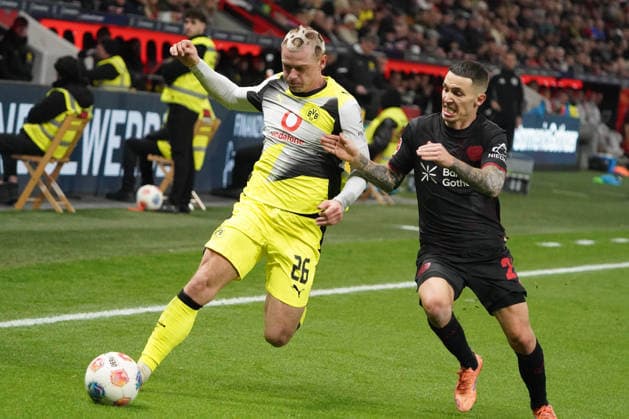 Football, 1 Bundesliga, Season 2025 2026, Bayer 04 Leverkusen Borussia Dortmund 29 11 2025, Bayarena Leverkusen Julian Ryerson, BVB , Alejandro Grimaldo Bayer 04 Leverkusen