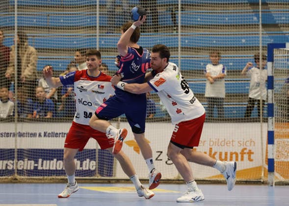 f l Georg Poehle HBW Balingen Weilstetten 94 , Finn Schroven TSV Bayer Dormagen 19 , Stefan Bauer HBW Balingen Weilstetten 99 TSV Bayer Dormagen vs HBW Balingen Weilstetten, Matchday 13, Handball, 2 HBL, Season 2025 2026, 29 11 2025 TSV Bayer Dormagen vs HBW Balingen Weilstetten, Matchday 13, Handball, 2 HBL, Season 2025 2026, 29 11 2025 Dormagen Copyright: xEibner-Pressefoto ThomasxStoeckex EP_TSR