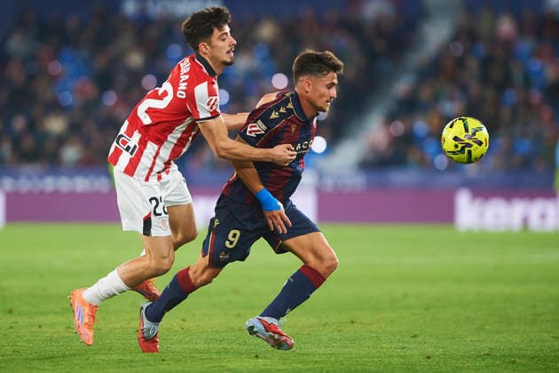 Ivan Romero Levante UD and Nico Serrano Athletic Club during the LaLiga EA Sports match between Levante UD and Athletic Club at Ciudad de Valencia on November 29, 2025 in Valencia, Spain Photo by Maria Jose Segovia DeFodi Images