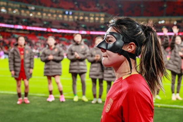 Jiaxing Dou (3 China) thanking fans for their support during the International Friendly, Länderspiel, Nationalmannschaft game between England and China at Wembley Stadium in London, England. Copyright: xLeitingxGaox xSPPx Sportspressphoto_SPR67350
