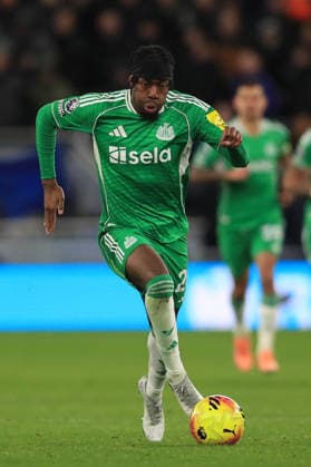 29th November 2025; Hill Dickinson Stadium, Liverpool, England; Premier League Football, Everton versus Newcastle United; Anthony Elanga of Newcastle United runs with the ball  DavidxBlunsden