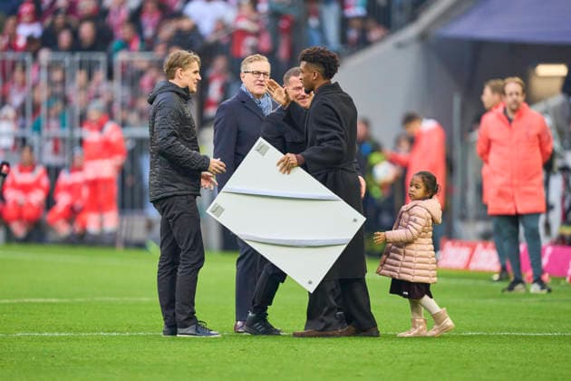Farewell of Kingsley Coman (with daughter) by Jan-Christian Dreesen , CEO Vorstandsvorsitzender FCB Max Eberl, Sporting director of FC Bayern München, Sportvorstand und Manager FC Bayern, Christoph Freund, sports director, FCB Sportdirektor, before the match FC BAYERN MÜNCHEN - FC ST. PAULI 3-1 on November 29, 2025 at Allianz Arena München, Germany. Season 2026 2026, 1.Bundesliga, FCB, matchday 12,