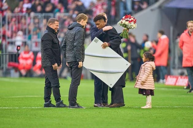 Farewell of Kingsley Coman (with daughter) by Jan-Christian Dreesen , CEO Vorstandsvorsitzender FCB Max Eberl, Sporting director of FC Bayern München, Sportvorstand und Manager FC Bayern, Christoph Freund, sports director, FCB Sportdirektor, before the match FC BAYERN MÜNCHEN - FC ST. PAULI 3-1 on November 29, 2025 at Allianz Arena München, Germany. Season 2026 2026, 1.Bundesliga, FCB, matchday 12,