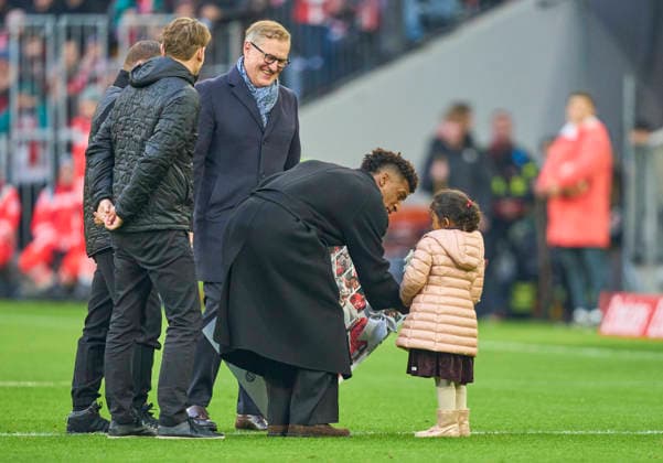 Farewell of Kingsley Coman (with daughter) by Jan-Christian Dreesen , CEO Vorstandsvorsitzender FCB Max Eberl, Sporting director of FC Bayern München, Sportvorstand und Manager FC Bayern, Christoph Freund, sports director, FCB Sportdirektor, before the match FC BAYERN MÜNCHEN - FC ST. PAULI 3-1 on November 29, 2025 at Allianz Arena München, Germany. Season 2026 2026, 1.Bundesliga, FCB, matchday 12,