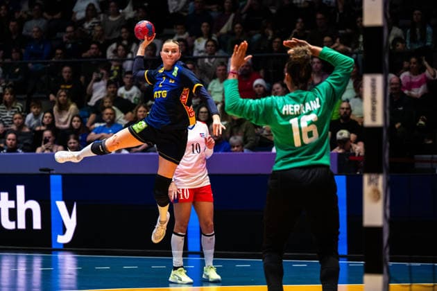 251129 Clara Lerby of Sweden during the 2025 IHF Women™s World Championship handball match between Cuba and Sweden on November 29, 2025 in Stuttgart Photo Emma Wallskog BILDBYRAN COP 320 EW0595 handball handball handball bbeng vm handball vm handbolls vm ihf handball world championship world handball championship 2025 world championship 2025 cuba sverige sweden dam  Copyright: EMMAxWALLSKOG BB251129EW109