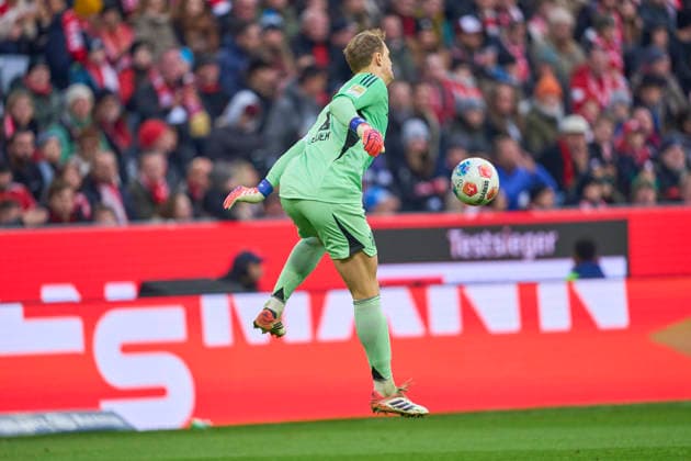 Manuel Neuer, goalkeeper of FC Bayern München in the match FC BAYERN MÜNCHEN - FC ST. PAULI 3-1 on November 29, 2025 at Allianz Arena München, Germany. Season 2026 2026, 1.Bundesliga, FCB, matchday 12,