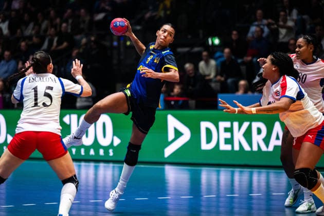 251129 Jamina Roberts of Sweden during the 2025 IHF Women™s World Championship handball match between Cuba and Sweden on November 29, 2025 in Stuttgart Photo Emma Wallskog BILDBYRAN COP 320 EW0595 handball handball handball bbeng vm handball vm handbolls vm ihf handball world championship world handball championship 2025 world championship 2025 cuba sverige sweden dam  Copyright: EMMAxWALLSKOG BB251129EW106