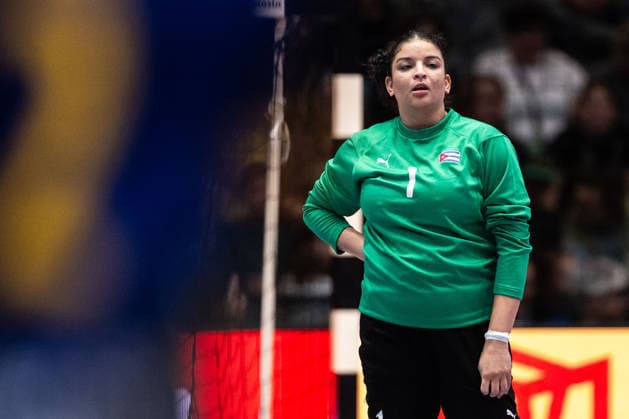 251129 Goalkeeper Niurkis Mora Arias of Cuba during the 2025 IHF Women™s World Championship handball match between Cuba and Sweden on November 29, 2025 in Stuttgart Photo Emma Wallskog BILDBYRAN COP 320 EW0595 handball handball handball bbeng vm handball vm handbolls vm ihf handball world championship world handball championship 2025 world championship 2025 cuba sverige sweden dam  Copyright: EMMAxWALLSKOG BB251129EW112