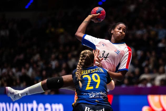 251129 Jennifer Amanda Toledo Abreu of Sweden during the 2025 IHF Women™s World Championship handball match between Cuba and Sweden on November 29, 2025 in Stuttgart Photo Emma Wallskog BILDBYRAN COP 320 EW0595 handball handball handball bbeng vm handball vm handbolls vm ihf handball world championship world handball championship 2025 world championship 2025 cuba sverige sweden dam  Copyright: EMMAxWALLSKOG BB251129EW114