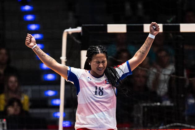 251129 Lorena AidÃ Tellez Delgado of Cuba celebrates during the 2025 IHF Women™s World Championship handball match between Cuba and Sweden on November 29, 2025 in Stuttgart Photo Emma Wallskog BILDBYRAN COP 320 EW0595 handball handball handball bbeng vm handball vm handbolls vm ihf handball world championship world handball championship 2025 world championship 2025 cuba sverige sweden dam jubel  Copyright: EMMAxWALLSKOG BB251129EW122