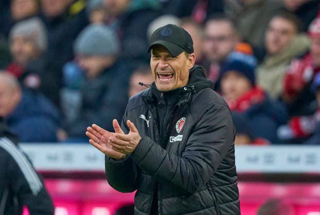 headcoach Alexander Blessin of St.Pauli in the match FC BAYERN MÜNCHEN - FC ST. PAULI 3-1 on November 29, 2025 at Allianz Arena München, Germany. Season 2026 2026, 1.Bundesliga, FCB, matchday 12,