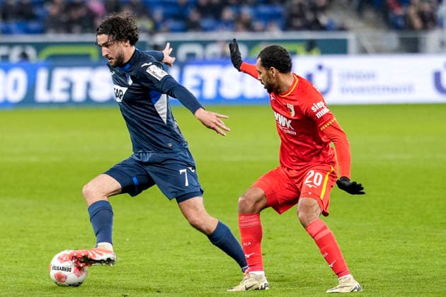 v li Leon Avdullahu Hoffenheim, 7 , Alexis Claude Maurice FCA, 20 , duel, duel, tackle, tackling, dynamics, action, action, 29 11 2025, Sinsheim Germany , Football, Bundesliga, TSG 1899 Hoffenheim FC Augsburg, DFB DFL REGULATIONS PROHIBIT ANY USE OF PHOTOGRAPHS AS IMAGE SEQUENCES AND OR QUASI VIDEO xozx