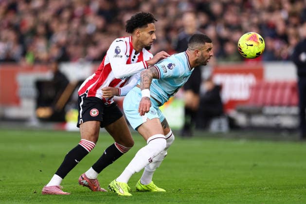 Brentford gegen Burnley 29 November 2025, London Premier League Fußball Brentford gegen Burnley Kevin Schade von Brentford und Kyle Walker von Burnley Foto Jacques Feeney Abseits London UK  Copyright: xJacquesxFeeneyx xOffsidexOffside