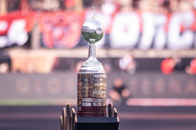 Palmeiras v Flamengo: Final Copa CONMEBOL Libertadores 2025 LIMA, PERU - NOVEMBER 29: The Copa Libertadores trophy is seen ahead the Final Copa CONMEBOL Libertadores 2025 match between Palmeiras and Flamengo at Monumental Stadium on November 29, 2025, in Lima,Peru. (Photo by Guilherme Veiga PxImages) Sao Paulo Monumental Stadium Lima Peru Copyright: xGuilhermexVeigax