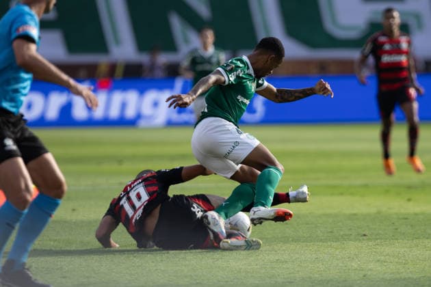 LIMA (PE), 11 28 2025 - LIBERTADORES FLAMENGO x PALMEIRAS - Allan and Samuel Lino during the match between Palmeiras and Flamengo, valid for the Final of the Copa Libertadores de America, held at Estadio Monumental U, on the afternoon of this Saturday, the 29th. (Photo: Crizam Franca Photo Premium SPP) 30930 (Crizam FranoÂßa, Crizam Franca SPP) Copyright: xCrizamxFranoÂßa,xCrizamxFrancax xSPPx spp-en-CrFrCrFr-crizam_franca_photo_premium_326596
