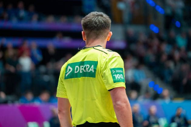 Handball I Women I World Championship I Preliminary round I 2 Matchday I Cuba Sweden I 29 11 2025 Referee from behind Stuttgart Porsche Arena Baden Württemberg Germany Copyright: xLobeca MaxxPetershansx
