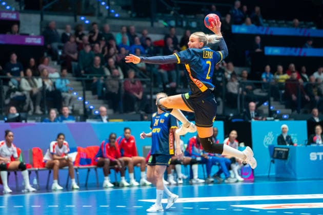 Handball I Women I World Championship I Preliminary round I 2 Matchday I Cuba Sweden I 29 11 2025 Clara Hanna Lerby 2, Sweden in the throw Stuttgart Porsche Arena Baden Württemberg Germany Copyright: xLobeca MaxxPetershansx