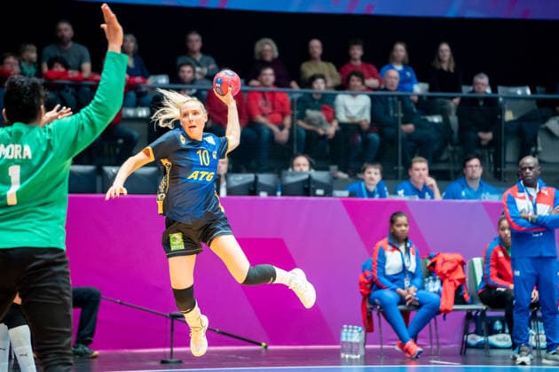 Handball I Women I World Championship I Preliminary round I 2 Matchday I Cuba Sweden I 29 11 2025 Mathilda Lundström 10, Sweden in the throw Stuttgart Porsche Arena Baden Württemberg Germany Copyright: xLobeca MaxxPetershansx