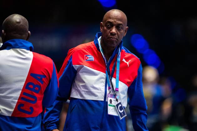 251129 Assistant coach Juan Ruben Conde Ruyol of Cuba during the 2025 IHF Women™s World Championship handball match between Cuba and Sweden on November 29, 2025 in Stuttgart Photo Emma Wallskog BILDBYRAN COP 320 EW0595 handball handball handball bbeng vm handball vm handbolls vm ihf handball world championship world handball championship 2025 world championship 2025 cuba sverige sweden dam  Copyright: EMMAxWALLSKOG BB251129EW124