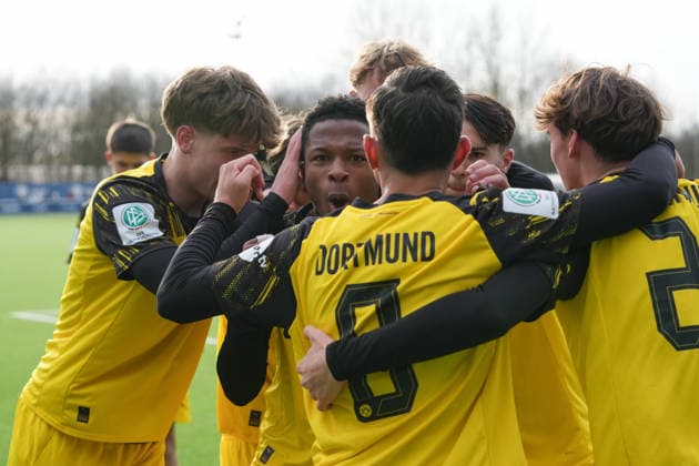 Samstag, 29.11.2025 Saison 2025 2026 14. Spieltag U17, U 17 DFB-Nachwuchsliga im TALENTWERK-Zentrum, Bochum, Germany. VfL Bochum U17 - BV Borussia Dortmund U17. Torjubel nach dem 1:0 durchn Desmond Ogochuku Ndlovu (BVB).