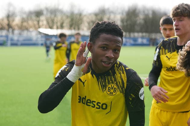 Samstag, 29.11.2025 Saison 2025 2026 14. Spieltag U17, U 17 DFB-Nachwuchsliga im TALENTWERK-Zentrum, Bochum, Germany. VfL Bochum U17 - BV Borussia Dortmund U17. Torjubel nach dem 1:0 durchn Desmond Ogochuku Ndlovu (BVB).