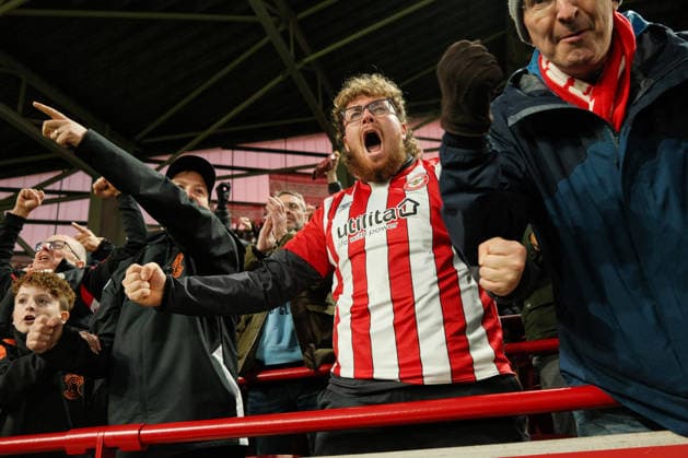 Brentford v Burnley 29 November 2025, London - Premier League Football - Brentford v Burnley - Brentford fans celebrate a goal which was later disallowed as someone points towards the raised offside flag - Photo: Jacques Feeney Offside. London UK  Copyright: xJacquesxFeeneyx xOffsidexOffside