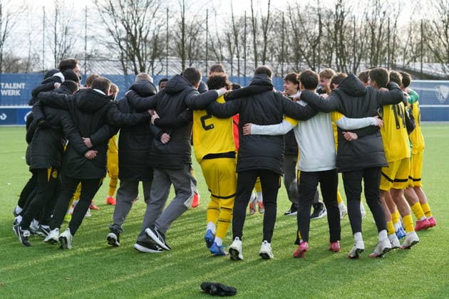 Saturday, 29 11 2025 Season 2025 2026 14 Matchday U17 DFB Youth League at the TALENTWERK Center, Bochum, Germany VfL Bochum U17 BV Borussia Dortmund U17 The BVB U17 team celebrates the away win