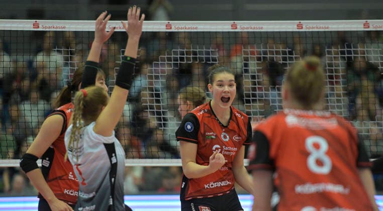 29 11 2025, Dresden cheers, center of Dresden Florentine Rosemann, volleyball, Dresdner SC Ladies in Black Aachen, 1 Bundesliga, c Dresden