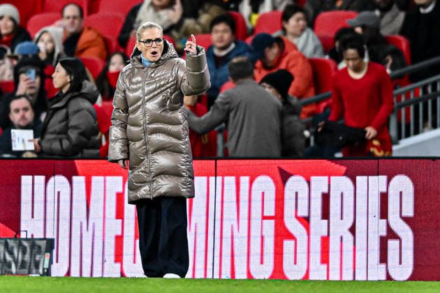 England v China PR - Women s International Friendly, Länderspiel, Nationalmannschaft Manager Sarina Wiegman (Manager England) gestures during the International Friendly match between England Women and China at Wembley Stadium in London, England, on November 29, 2025. London Greater London United Kingdom  Copyright: xMIxNewsx originalFilename:fletcher-englandw251129_npws9.jpg