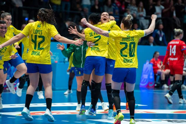 Handball I Women I World Championship I Preliminary round I Matchday 2 I Brazil Czech Republic I 29 11 2025 Brazil celebrates victory Stuttgart Porsche Arena Baden Württemberg Germany Copyright: xLobeca MaxxPetershansx