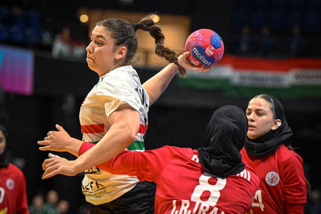 Netherlands, Handball, Womens World Championship 2025, Iran vs Hungary, 29 11 2025, Maaspoort Sports Events, s Hertogenbosch, Netherlands, Petra Vamos Hungary, 38 on goal throw Copyright: xMarkusxVerwimpx