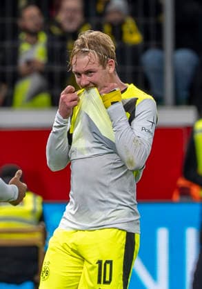 Julian BRANDT Borussia Dortmund, 10 is annoyed about a missed chance and bites into the jersey 29 11 2025, Bayer Leverkusen Borussia Dortmund, Football, 1 Bundesliga, GER, Leverkusen, BayArena DFL regulations prohibit any use of photographs as image sequences and or quasi video Copyright: HMBxMedia xMarcoxBader