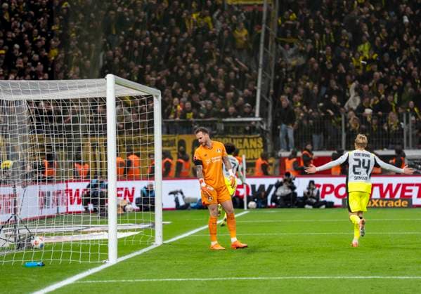 Mark FLEKKEN Bayer 04 Leverkusen, 1 is beaten and looks after the ball which is in the goal In the background Karim ADEYEMI Borussia Dortmund, 27 runs away to cheer On the right Daniel SVENSSON Borussia Dortmund, 24 29 11 2025, Bayer Leverkusen Borussia Dortmund, Football, 1 Bundesliga, GER, Leverkusen, BayArena DFL regulations prohibit any use of photographs as image sequences and or quasi video Copyright: HMBxMedia xMarcoxBader