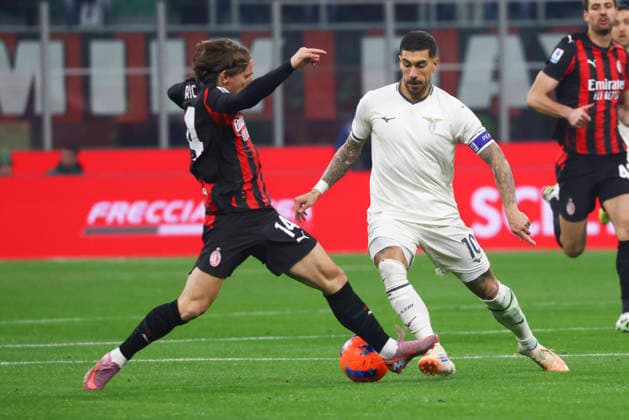 AC Milan v SS Lazio - Serie A Luka Modric and Mattia Zaccagni are in action during the Serie A match between AC Milan and SS Lazio at Giuseppe Meazza stadium in Milano, Italy, on November 29, 2025. Milano Milano Italy  Copyright: xMairoxCinquettix originalFilename:cinquetti-acmilanv251129_npU7p.jpg