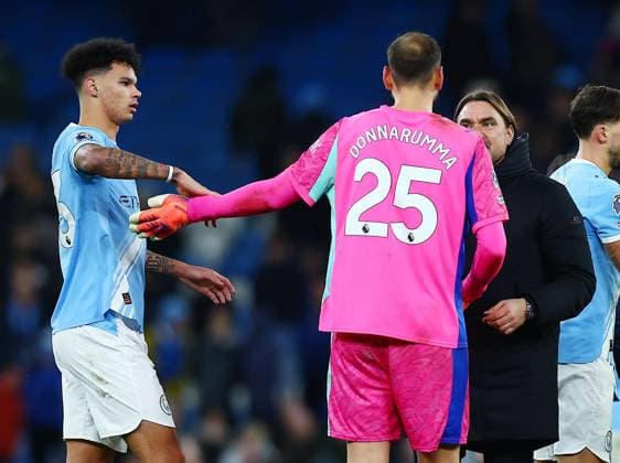 Leeds United manager Daniel Farke speaks with Manchester City goalkeeper Gianluigi Donnarumma at the end of the match Manchester City v Leeds United, Premier League, Football, Etihad Stadium, Manchester, UK - 29 Nov 2025Manchester Etihad Stadium United Kingdom EDITORIAL USE ONLY No use with unauthorised audio, video, data, fixture lists, club league logos or live services. Online in-match use limited to 120 images, no video emulation. No use in betting, games or single club league player publications. Copyright: xMattxWest Shutterstockx 15941574bh
