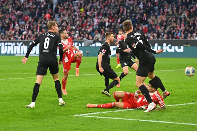 Goal Raphael GUERREIRO Bayern Muenchen to 1 1,Action,Goal kick Soccer 1 Bundesliga Season 2025 2026, 12 Matchday, Matchday12 FC Bayern Muenchen FC St Pauli 3 1 on 29 11 2025 , A L L I A N Z A R E N A