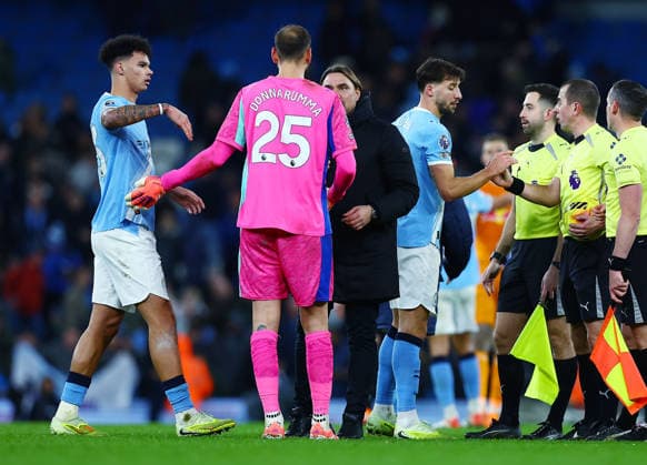 Leeds United manager Daniel Farke speaks with Manchester City goalkeeper Gianluigi Donnarumma at the end of the match Manchester City v Leeds United, Premier League, Football, Etihad Stadium, Manchester, UK - 29 Nov 2025Manchester Etihad Stadium United Kingdom EDITORIAL USE ONLY No use with unauthorised audio, video, data, fixture lists, club league logos or live services. Online in-match use limited to 120 images, no video emulation. No use in betting, games or single club league player publications. Copyright: xMattxWest Shutterstockx 15941574bi
