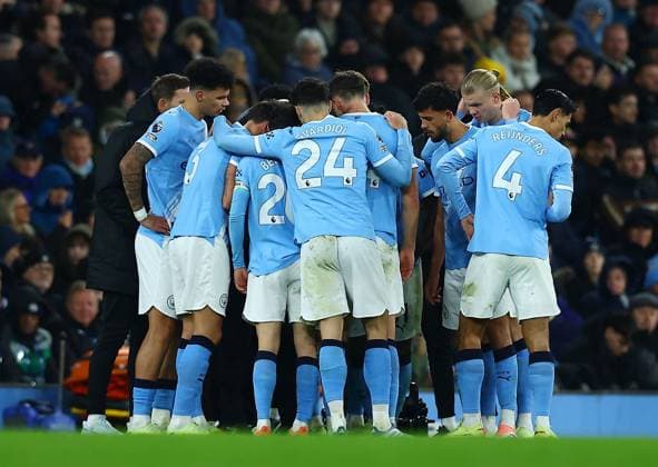 Manchester City players huddle together to receive instructions during the game Manchester City v Leeds United, Premier League, Football, Etihad Stadium, Manchester, UK - 29 Nov 2025Manchester Etihad Stadium United Kingdom EDITORIAL USE ONLY No use with unauthorised audio, video, data, fixture lists, club league logos or live services. Online in-match use limited to 120 images, no video emulation. No use in betting, games or single club league player publications. Copyright: xMattxWest Shutterstockx 15941574az