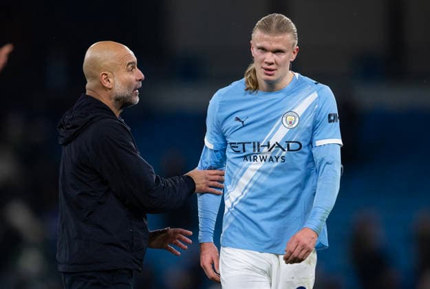 Manchester City v Leeds United - Premier League MANCHESTER, ENGLAND - NOVEMBER 29: Erling Haaland of Manchester City and Pep Guardiola talk after the Premier League match between Manchester City and Leeds United at Etihad Stadium on November 29, 2025 in Manchester, England. Erling Haaland; Pep Guardiola Manchester Etihad Stadium England United Kingdom Copyright: xVisionhausx 776340481