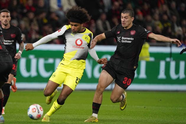 Football, 1 Bundesliga, Season 2025 2026, Bayer 04 Leverkusen Borussia Dortmund 29 11 2025, Bayarena Leverkusen Karim Adeyemi BVB , Ibrahim Maza Bayer 04 Leverkusen