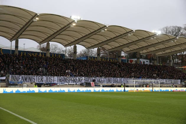 29 11 2025, xrekx, Fussball 3 Liga, 1 FC Saarbruecken Rot Weiss Essen v l symbolic photo, symbol image, symbol stadium, symbolic photo, symbolic image, symbolic stadium banner FCS fans ,atmosphere, scarves, jersey, Flag, Banner, Ultras, Spectators, Visitors, Choreo, Choreography, atmosphere, spectators, Visitors DFL DFB REGULATIONS PROHIBIT ANY USE OF PHOTOGRAPHS as IMAGE SEQUENCES and or QUASI VIDEO Saarbruecken
