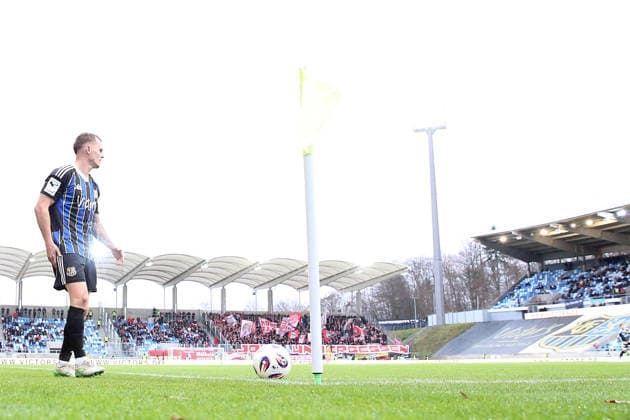 29 11 2025, xrekx, Fussball 3 Liga, 1 FC Saarbruecken Rot Weiss Essen v l Florian Pick 1 FC Saarbruecken DFL DFB REGULATIONS PROHIBIT ANY USE OF PHOTOGRAPHS as IMAGE SEQUENCES and or QUASI VIDEO Saarbruecken