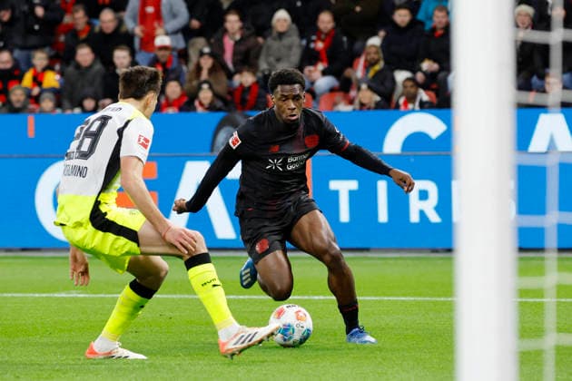 Leverkusen, Germany, 1 Soccer Bundesliga 12 Matchday Season 2025 26 Bayer 04 Leverkusen Borussia Dortmund 1 2 on 29 11 2025 at the Bay Arena in Leverkusen Aaron ANSELMINO BVB li and Ernest POKU LEV re