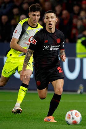 Leverkusen, Germany, 1 Soccer Bundesliga 12 Matchday Season 2025 26 Bayer 04 Leverkusen Borussia Dortmund 1 2 on 29 11 2025 at the Bay Arena in Leverkusen Aaron ANSELMINO BVB left and Alejandro GRIMALDO LEV right