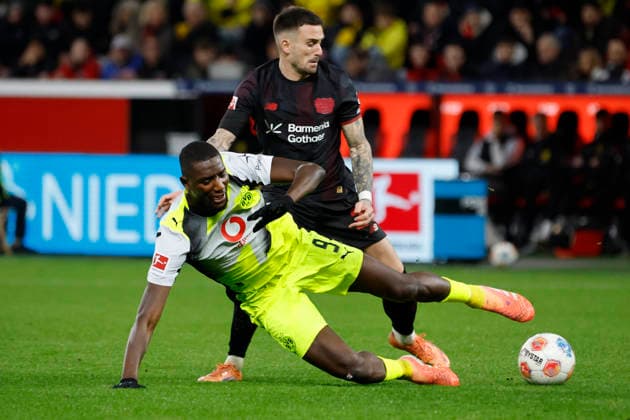Leverkusen, Germany, 1 Soccer Bundesliga 12 Matchday Season 2025 26 Bayer 04 Leverkusen Borussia Dortmund 1 2 on 29 11 2025 at Bay Arena in Leverkusen Serhou GUIRASSY BVB left and Aleix GARCIA LEV right