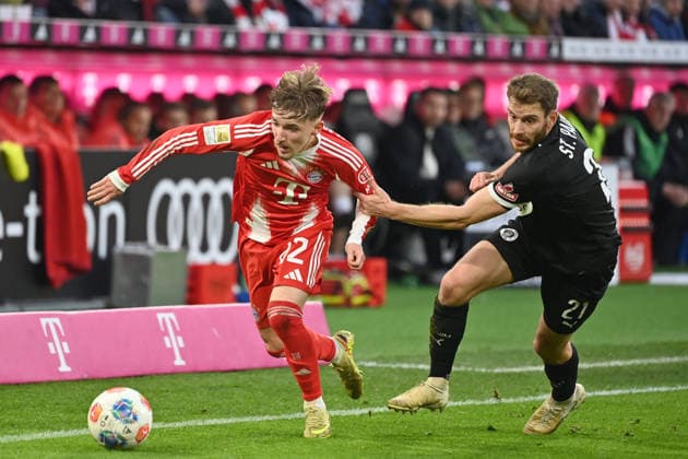 Lennart KARL Bayern Muenchen , Action,duel against Lars RITZKA St Pauli Football 1 Bundesliga Season 2025 2026, 12 Matchday, Matchday12 FC Bayern Muenchen FC St Pauli 3 1 on 29 11 2025 , A L L I A N Z A R E N A