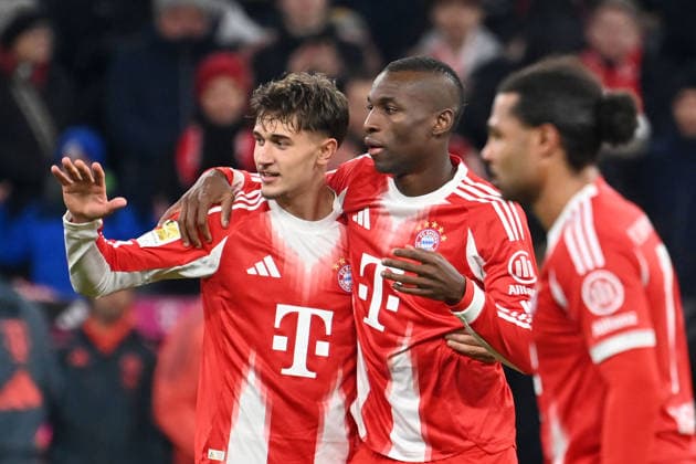 Goal celebration Nicolas JACKSON Bayern Muenchen after goal to 3 1 with left Tom BISCHOF Bayern Muenchen , Cheering,joy,enthusiasm, Soccer 1 Bundesliga Season 2025 2026, Matchday 12, Matchday 12 FC Bayern Muenchen FC St Pauli 3 1 on 29 11 2025 , A L L I A N Z A R E N A