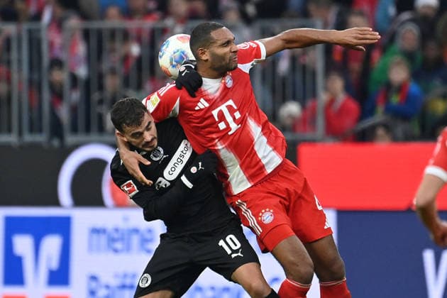 Jonathan TAH Bayern Muenchen , Action,duel against Daniel SINANI St Pauli , Soccer 1 Bundesliga Season 2025 2026, 12 Matchday, Matchday12 FC Bayern Muenchen FC St Pauli 3 1 on 29 11 2025 , A L L I A N Z A R E N A