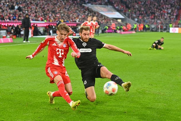 Lennart KARL Bayern Muenchen , Action,duel against Lars RITZKA St Pauli Football 1 Bundesliga Season 2025 2026, 12 Matchday, Matchday12 FC Bayern Muenchen FC St Pauli 3 1 on 29 11 2025 , A L L I A N Z A R E N A