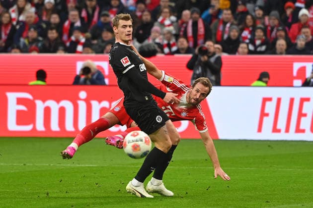 Goal chance Harry KANE Bayern Muenchen , Action,duel against Eric SMITH St Pauli , Penalty area scene Soccer 1 Bundesliga Season 2025 2026, Matchday 12, Matchday12 FC Bayern Muenchen FC St Pauli 3 1 on 29 11 2025 , A L L I A N Z A R E N A